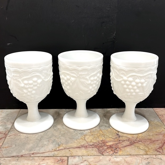Vintage Imperial Glass Milk Glass with Grape Pattern. Set of 6 - Picture 3 of 8